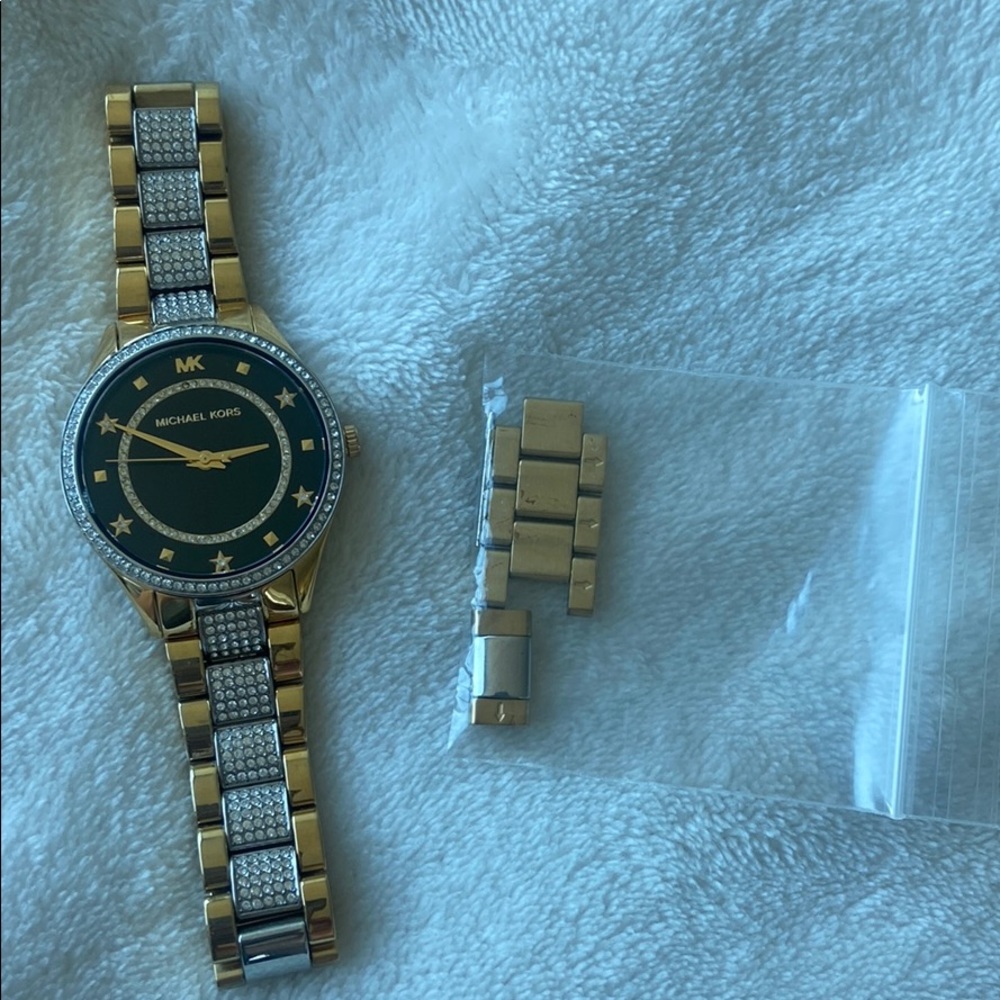 *MOVING! SEND OFFERS* Michael Kors Watch